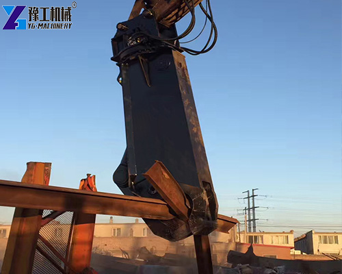 scrap metal shear cutting steel beam