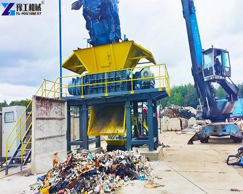 double shaft shredder working site